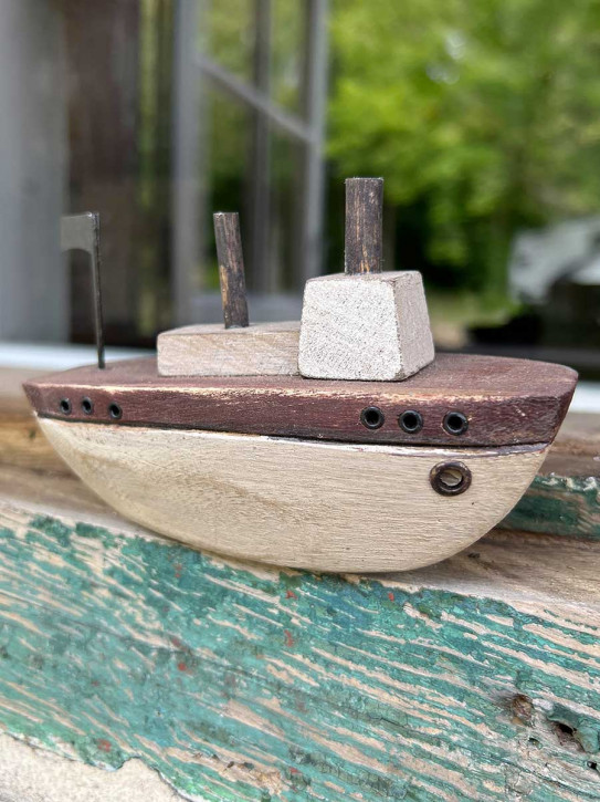 Kleines Shabby Holzboot Boot maritim weiß braun bemalt Batela