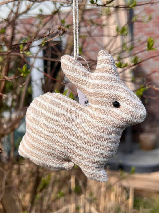IB Laursen Anhänger Stoffhase Osterhase Hase sitzend braun-weiß gestreift