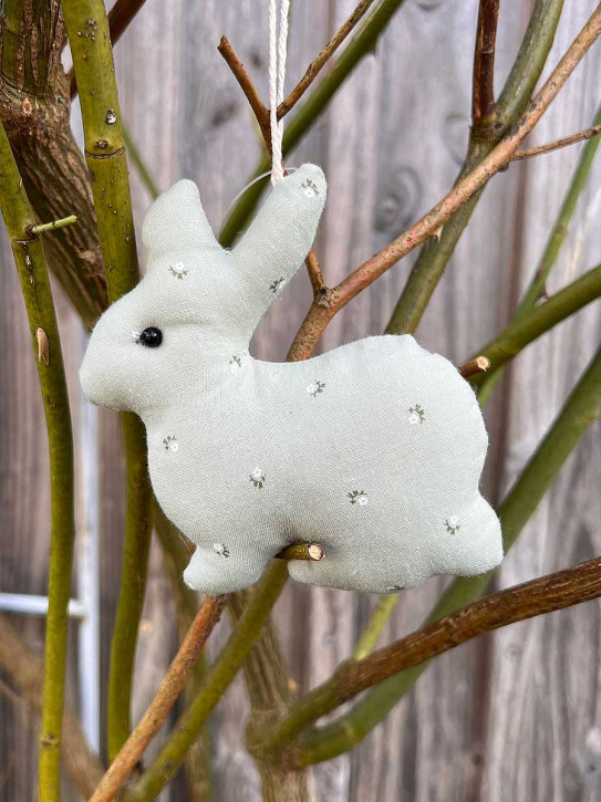 IB Laursen Anhänger Stoffhase Osterhase Hase sitzend hellgrün