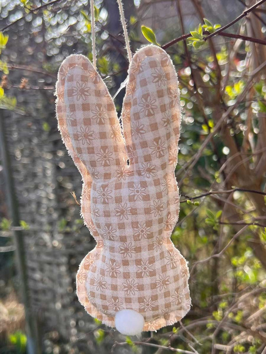 IB Laursen Anhänger Stoffhase Osterhase Hase schlank braun-weiß kariert