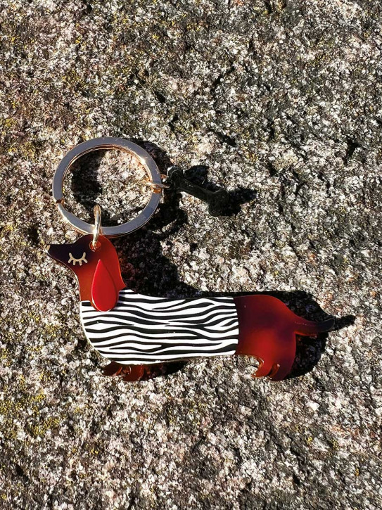 Schlüsselanhänger Dackel Zebra Pullover Acryl Kunststoff Messingring