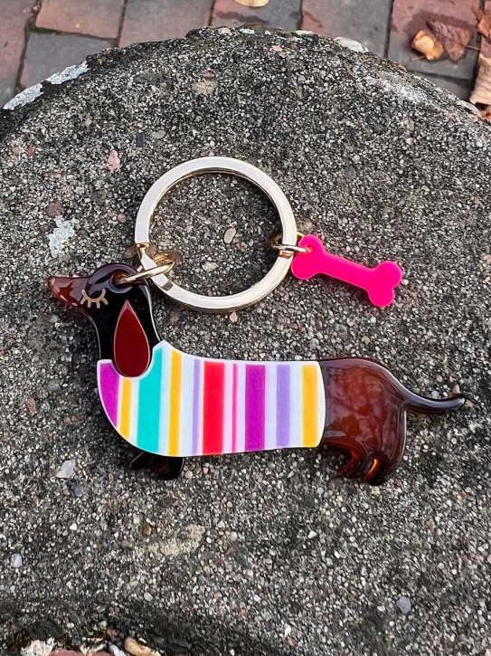 Schlüsselanhänger Dackel bunter Pullover Acryl Kunststoff Messingring