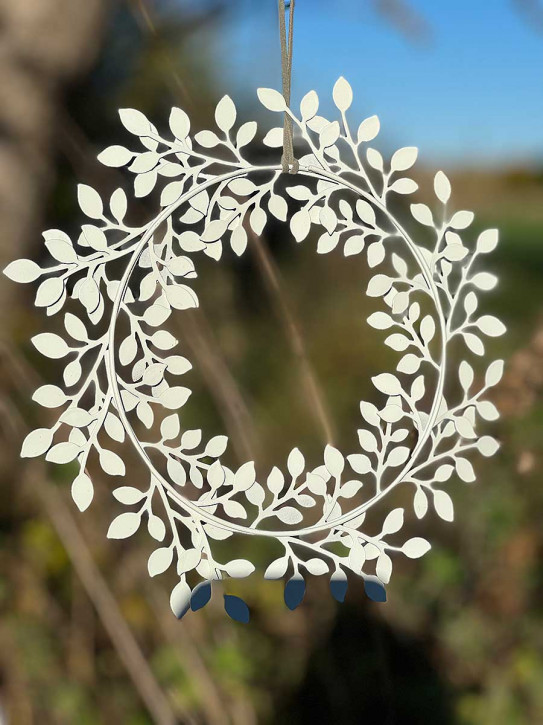 Metall Blätterkranz weiß 24 cm