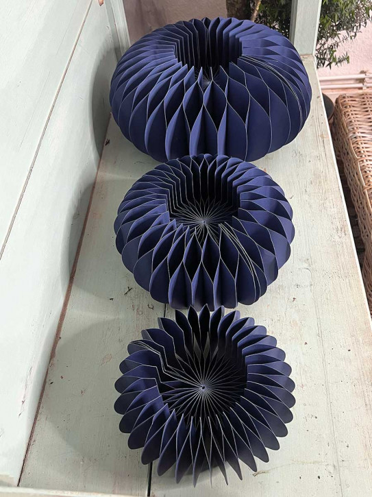 Papiersockel Papierkranz Faltkranz Dacia blau