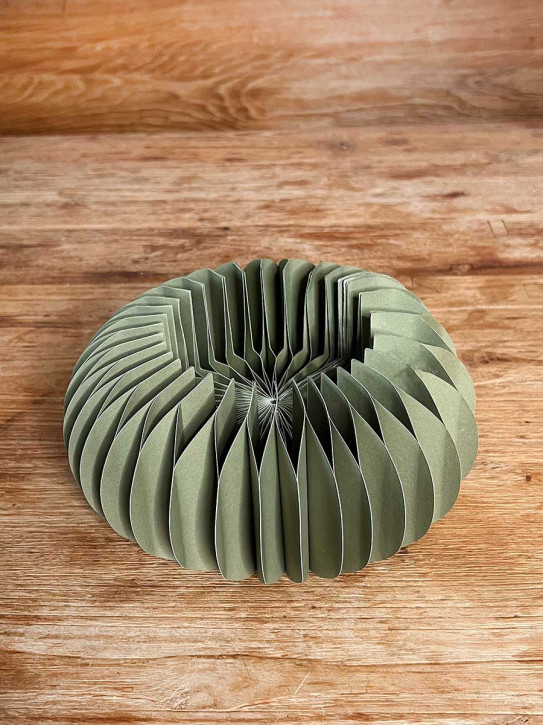 Papiersockel Papierkranz Faltkranz Dacia dunkelgrün D22 H10