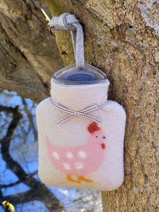 Dorothee Lehnen Miniwärmflasche Huhn peyote dusty rose Hülle Merinowolle gefilzt 0,2l