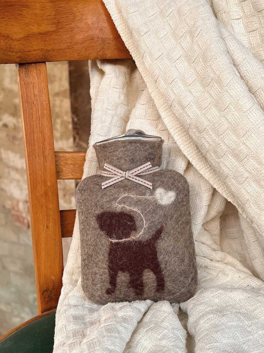 Dorothee Lehnen Miniwärmflasche Puppy Dog cashmere Hülle Merinowolle gefilzt 0,2l