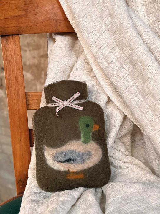 Dorothee Lehnen Miniwärmflasche Stockente green earth Hülle Merinowolle gefilzt 0,2l