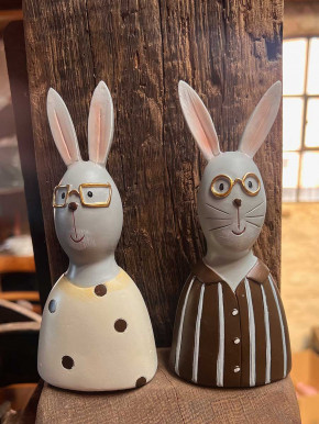 Hasenfigur mit Brille und Kleid von Baden H17