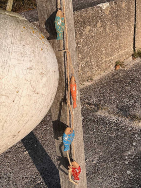 Girlande bunte Holzfische am Seil Fisch 120 cm