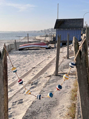 Girlande bunte Bojen am Seil