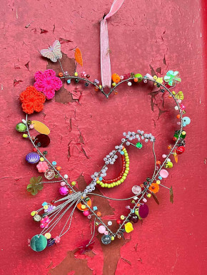 Bell'Arte Perlenherz bunt mit Vogel und Häkelblumen