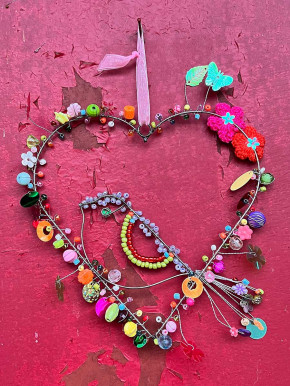 Bell'Arte Perlenherz bunt mit Vogel und Häkelblumen