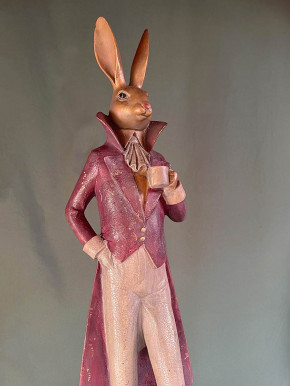 Clayre und Eef elegante Hasenfigur im violetten Frack mit Tasse H75