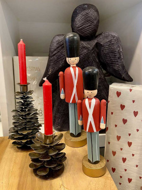 IB Laursen Holz Gardist stehend