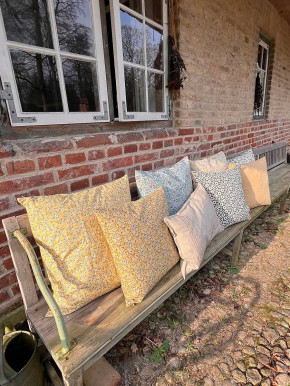 IB Laursen Kissen gelb Streublumen weiß 60x60 inkl. Inlet