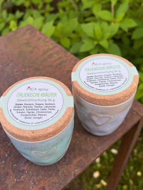 MEA Living Spicy Gewürz italienische Kräuter 34 g Stoneware-Becher Herz türkis