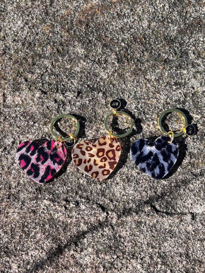 Schlüsselanhänger Leo Herz schwarz Acryl Kunststoff Messingring