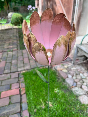 Shabby Gartenstecker Metall rosa Blume geschlossen 117 cm