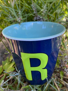 Rice Melamin Becher dunkelblau Buchstabe R