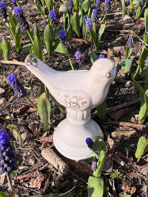 Keramikvogel auf Sockel Shabby Vintage weiß H16
