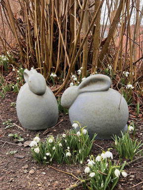 Keramik Osterhase Isen geduckt salbei grün H23