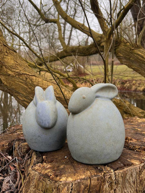 Keramik Osterhase Isen geduckt salbei grün H23