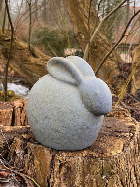 Keramik Osterhase Isen geduckt salbei grün H23
