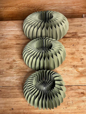 Papiersockel Papierkranz Faltkranz Dacia dunkelgrün D28 H13