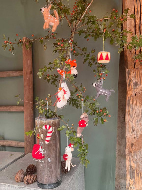 Filzanhänger Zuckerstange rot weiß geringelt