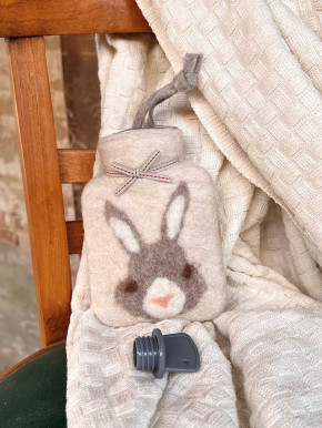 Dorothee Lehnen Miniwärmflasche Bunny Hase peyote cashmere Hülle Merinowolle gefilzt 0,2l