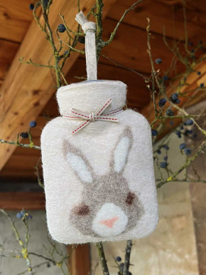 Dorothee Lehnen Miniwärmflasche Bunny Hase peyote cashmere Hülle Merinowolle gefilzt 0,2l