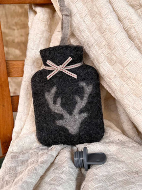 Dorothee Lehnen Miniwärmflasche Hirsch anthrazit Hülle Merinowolle gefilzt 0,2l