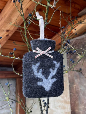 Dorothee Lehnen Miniwärmflasche Hirsch anthrazit Hülle Merinowolle gefilzt 0,2l