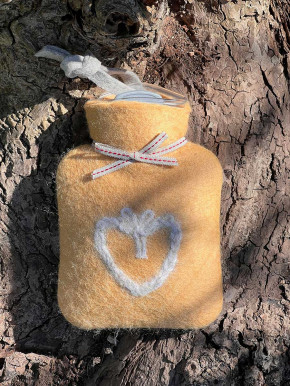 Dorothee Lehnen Miniwärmflasche gehäkeltes Herz apricot Hülle Merinowolle gefilzt 0,2l
