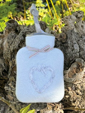 Dorothee Lehnen Miniwärmflasche gehäkeltes Herz silver birch Hülle Merinowolle gefilzt 0,2l