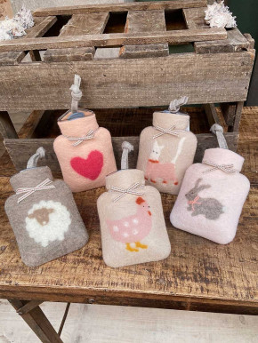 Dorothee Lehnen Miniwärmflasche Huhn peyote dusty rose Hülle Merinowolle gefilzt 0,2l